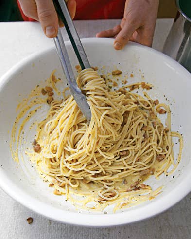 Making Spaghetti alla Carbonara