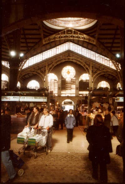 httpswww.saveur.comsitessaveur.comfilesimport2010images2010-127-SV85-Valencia-Market-Interior-400.jpg