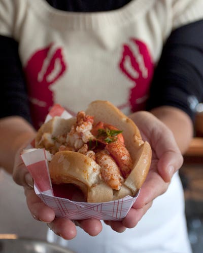 httpswww.saveur.comsitessaveur.comfilesimport2010images2010-127-LOBSTER_ROLL_6.jpg