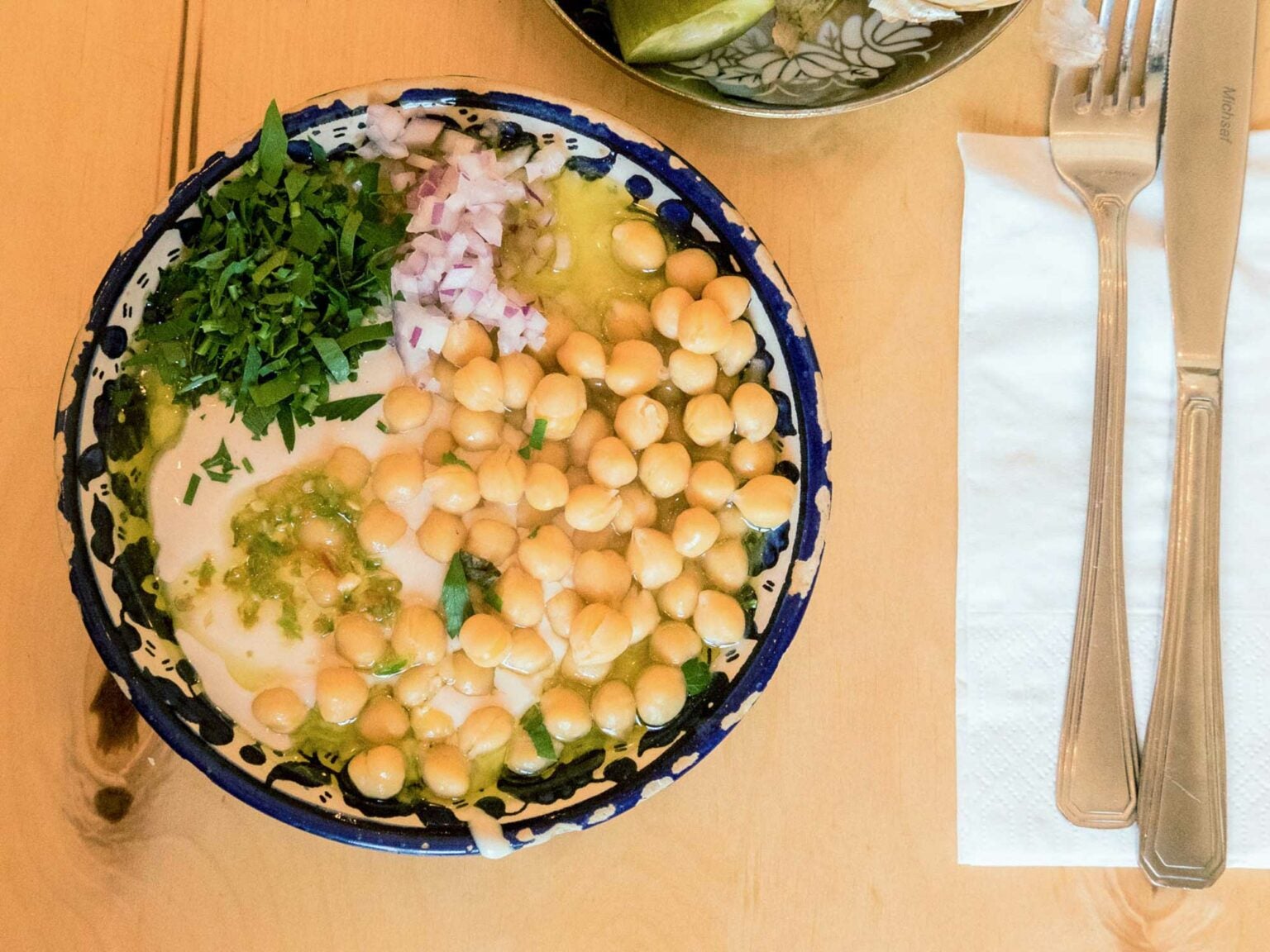 What Goes Into Making Israel’s Top Bowl of Hummus Saveur