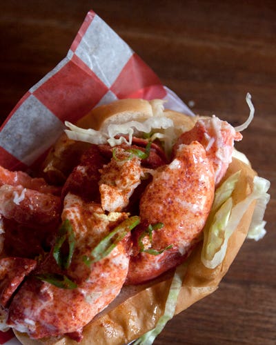 httpswww.saveur.comsitessaveur.comfilesimport2010images2010-127-LOBSTER_ROLL_13.jpg