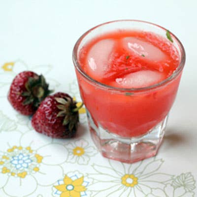httpswww.saveur.comsitessaveur.comfilesimport2012images2012-057-7-strawberry-rhubarb-smash-400&#215;400.jpg