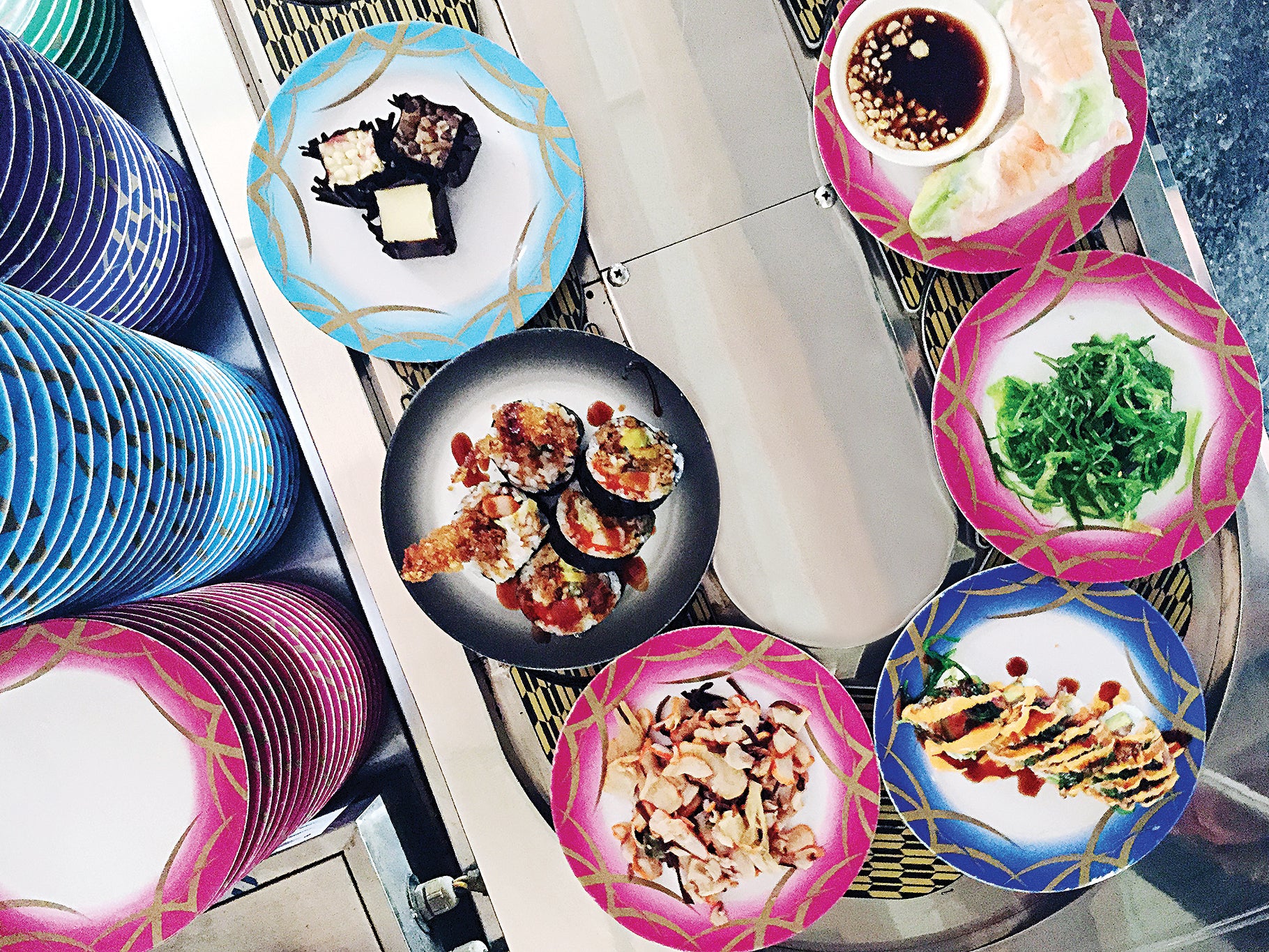 Japanese conveyor belt restaurant delivers food by boat in Tokyo