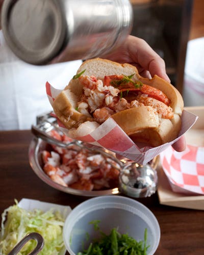 httpswww.saveur.comsitessaveur.comfilesimport2010images2010-127-LOBSTER_ROLL_5.jpg