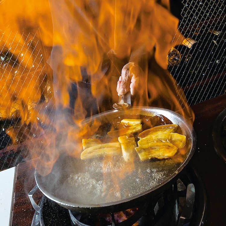 httpswww.saveur.comsitessaveur.comfilesimport2013images2013-037-recipes-brennans_bananas_foster-750&#215;750.jpg