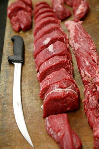 httpswww.saveur.comsitessaveur.comfilesimport2008images2008-12634-116_cutting_a_tenderloin___12_480.jpg