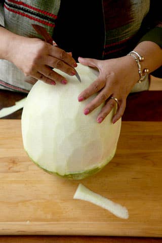 httpswww.saveur.comsitessaveur.comfilesimport2008images2008-07634-thai_watermelon_carving_6_480.jpg