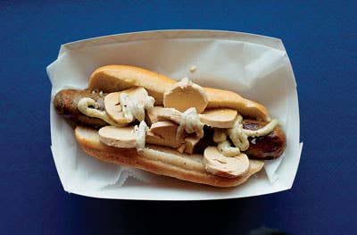 httpswww.saveur.comsitessaveur.comfilesimport2010images2010-02634-126_hot_dog_6_400.jpg