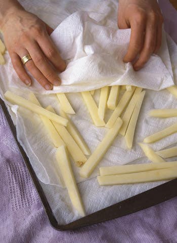httpswww.saveur.comsitessaveur.comfilesimport2008images2008-0121Art-of-FrenchFries_6.jpg