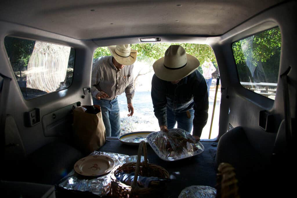 httpswww.saveur.comsitessaveur.comfilesimport2012images2012-127-SAV152-CARanch.2-1500×1000.jpg httpswww.saveur.comsitessaveur.comfilesimport2012images2012-127-SAV152-CARanch.2-1500×1000.jpg