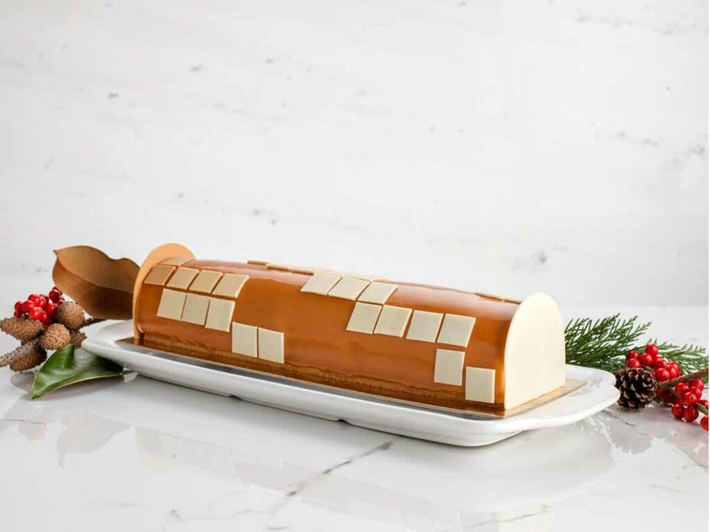 httpswww.saveur.comsitessaveur.comfilescaramel-apple_2000x1500.jpg