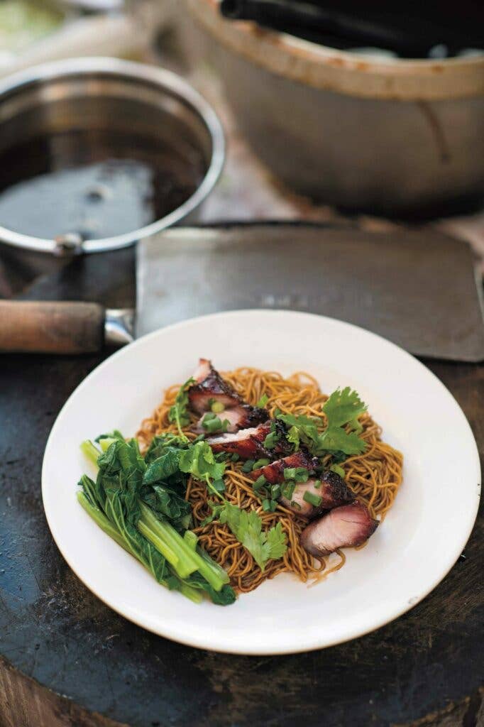 Flying wantan mee with roast pork (wantan mee babi salai)