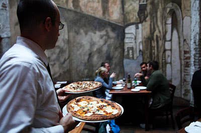 httpswww.saveur.comsitessaveur.comfilesimport2009images2009-1212-brick-oven-pizzas-trat.-zero-otto400.jpg