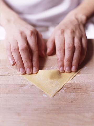 httpswww.saveur.comsitessaveur.comfilesimport2008images2008-0180_crab-rangoon-2.jpg