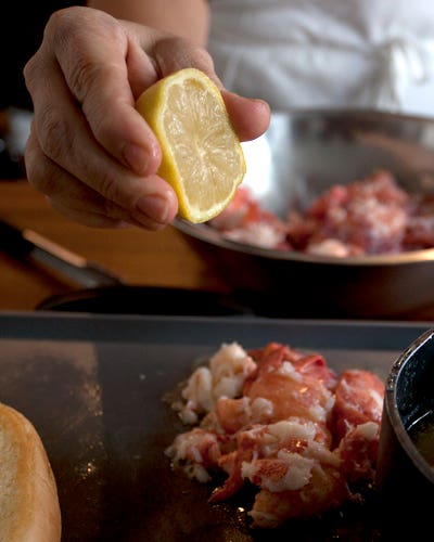 httpswww.saveur.comsitessaveur.comfilesimport2010images2010-127-LOBSTER_ROLL_4.jpg