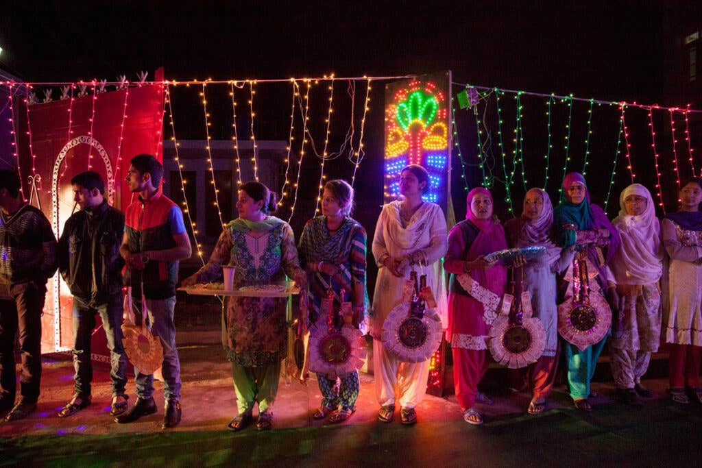 httpswww.saveur.comsitessaveur.comfilesimport20142014-07gallery_kashmir-wazwaan_wedding-party_1200x800.jpg