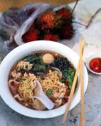 Mee Swa Soup with Ground Pork and Fish Balls