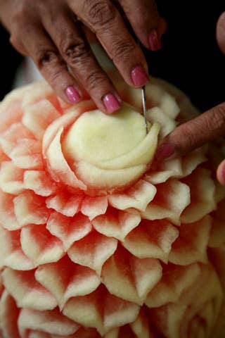 httpswww.saveur.comsitessaveur.comfilesimport2008images2008-07634-thai_watermelon_carving_16_480.jpg