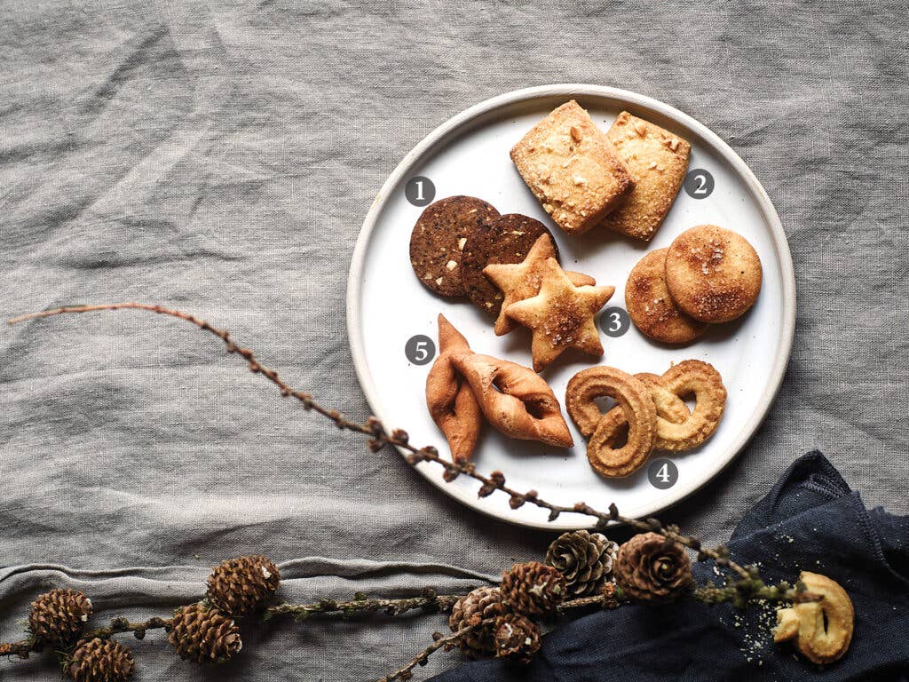 httpswww.saveur.comsitessaveur.comfilesimages201512danish-christmas-cookies-numbered-anders-2000&#215;1500.jpg