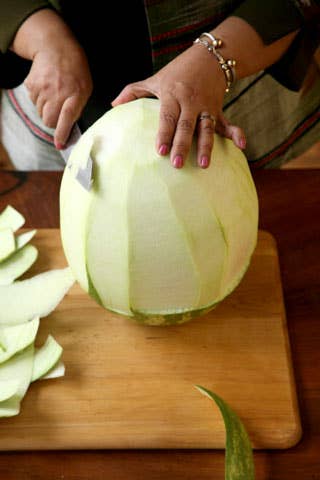 httpswww.saveur.comsitessaveur.comfilesimport2008images2008-07634-thai_watermelon_carving_4_480.jpg