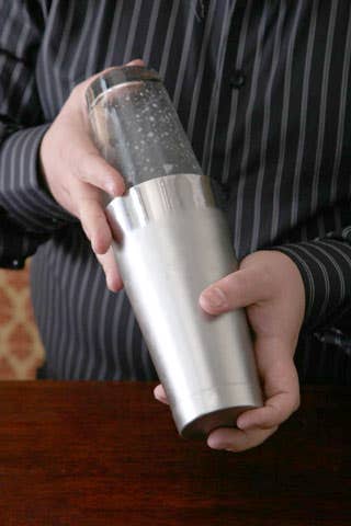 httpswww.saveur.comsitessaveur.comfilesimport2009images2009-01634-117_bartender_tricks-shake_480.jpg