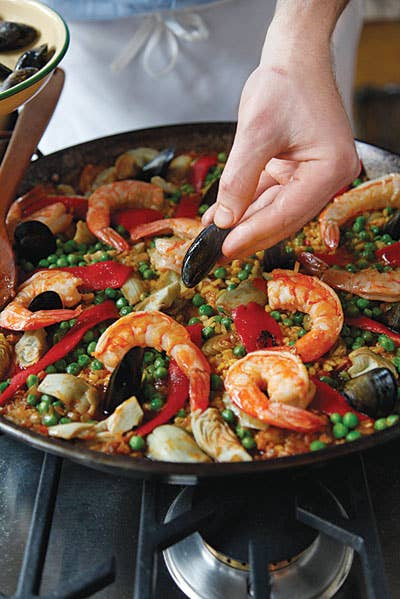 httpswww.saveur.comsitessaveur.comfilesimport2010images2010-03634-128_paella_6_400.jpg