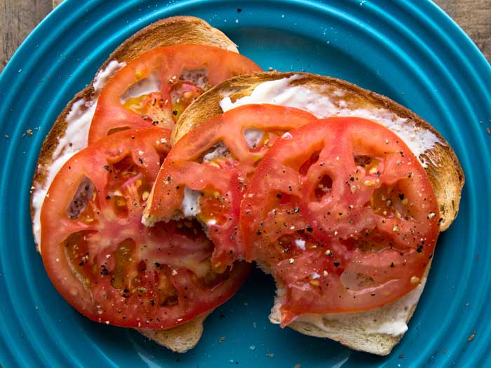 Tomato sandwich