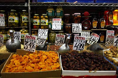 httpswww.saveur.comsitessaveur.comfilesimport2009images2009-129-dried-fruit-at-teitel-bros400.jpg