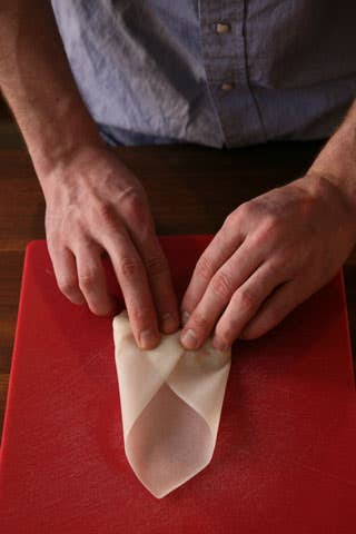 httpswww.saveur.comsitessaveur.comfilesimport2008images2008-04634-spring_roll_4_480.jpg
