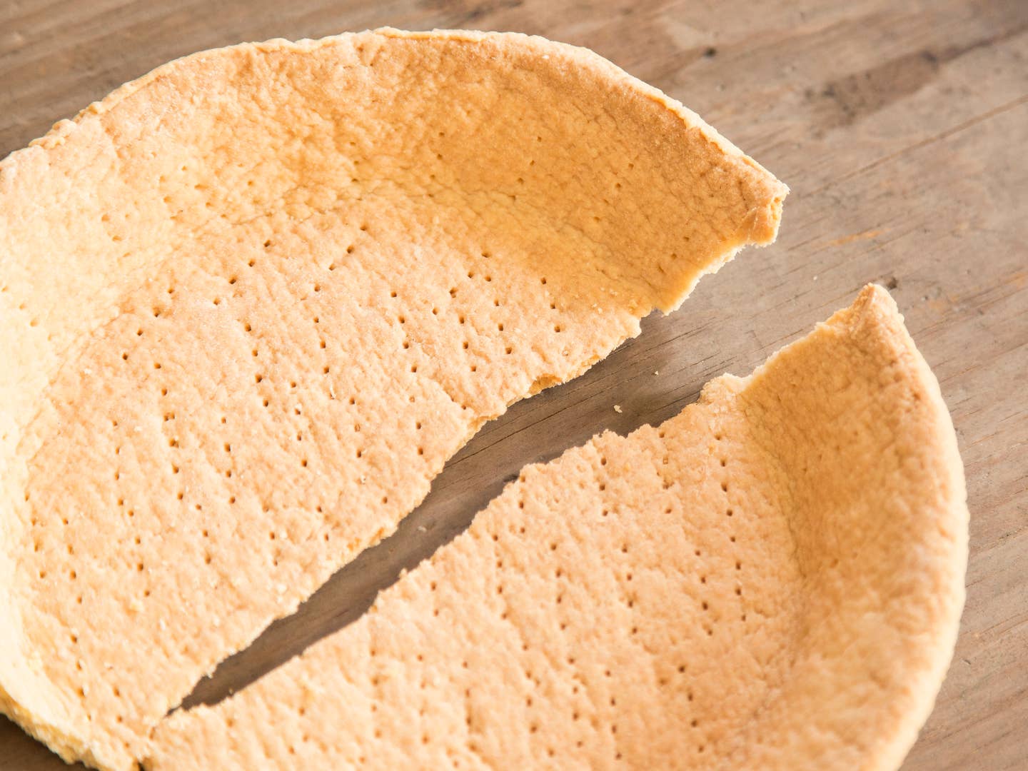Video: How to Fix a Cracked Pie Crust