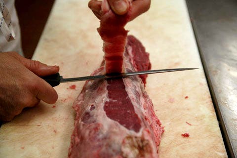 httpswww.saveur.comsitessaveur.comfilesimport2008images2008-12634-116_cutting_a_tenderloin___7_480.jpg
