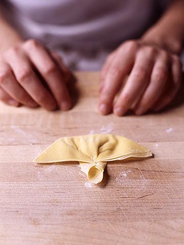httpswww.saveur.comsitessaveur.comfilesimport2008images2008-0180_crab-rangoon-5.jpg