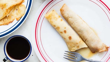 Crêpes with Maple Sugar and Syrup