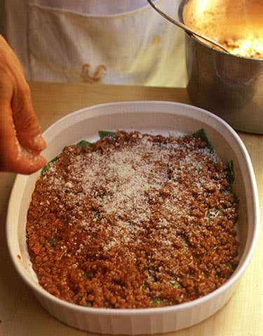 httpswww.saveur.comsitessaveur.comfilesimport2008images2008-01628-How_to_make_spinach_lasagne_2.jpg