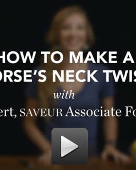 VIDEO: How to Make a Horse’s Neck Twist
