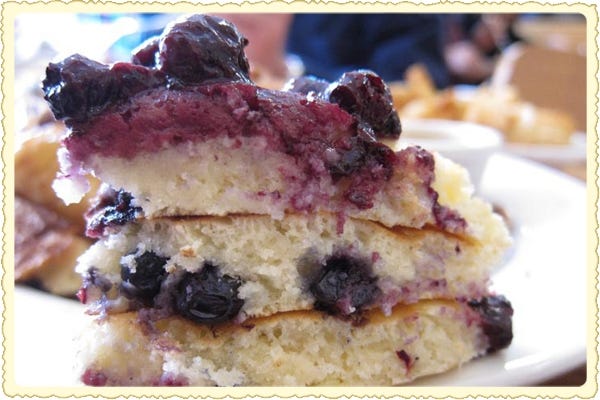 httpswww.saveur.comsitessaveur.comfilesimport2011images2011-017-blueberry-pancakes-600&#215;400.JPG