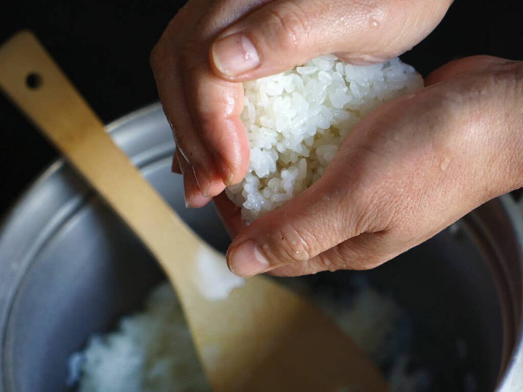 Onigiri, hands, forming