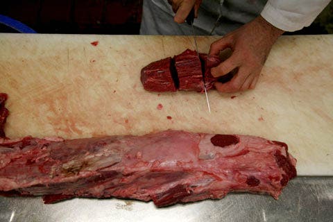 httpswww.saveur.comsitessaveur.comfilesimport2008images2008-12634-116_cutting_a_tenderloin___4_480.jpg