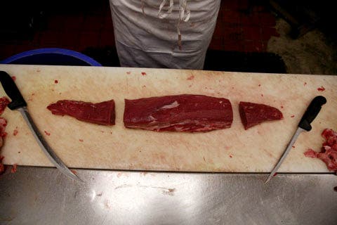 httpswww.saveur.comsitessaveur.comfilesimport2008images2008-12634-116_cutting_a_tenderloin___8_480.jpg