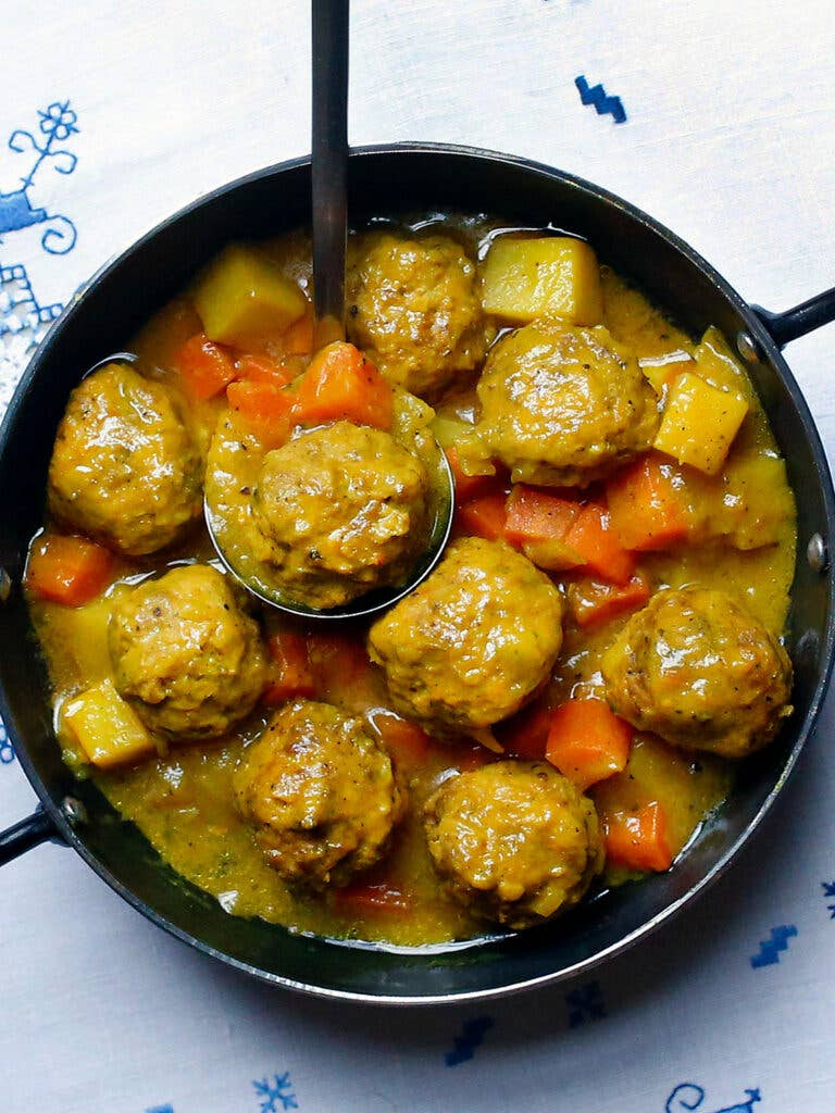 Lamb Meatballs with Carrots and Potatoes (Koufteh Ghelgheli)