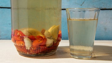 Hawaiian Chile Pepper Water with Garlic and Vinegar