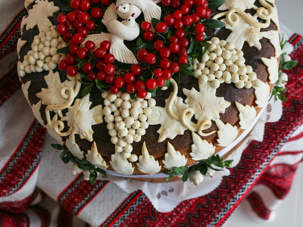 korovai with birds and grapes