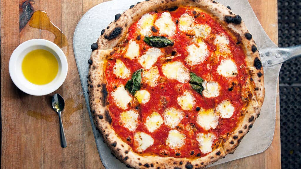 httpspush.saveur.comsitessaveur.comfilesimages201907sav-pizza-margherita-1500×844.jpg