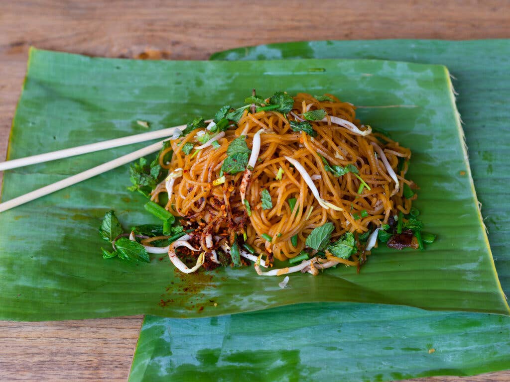 Khua mee on banana leaf.