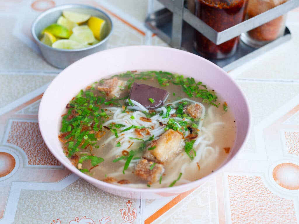 Khao piak sen noodles