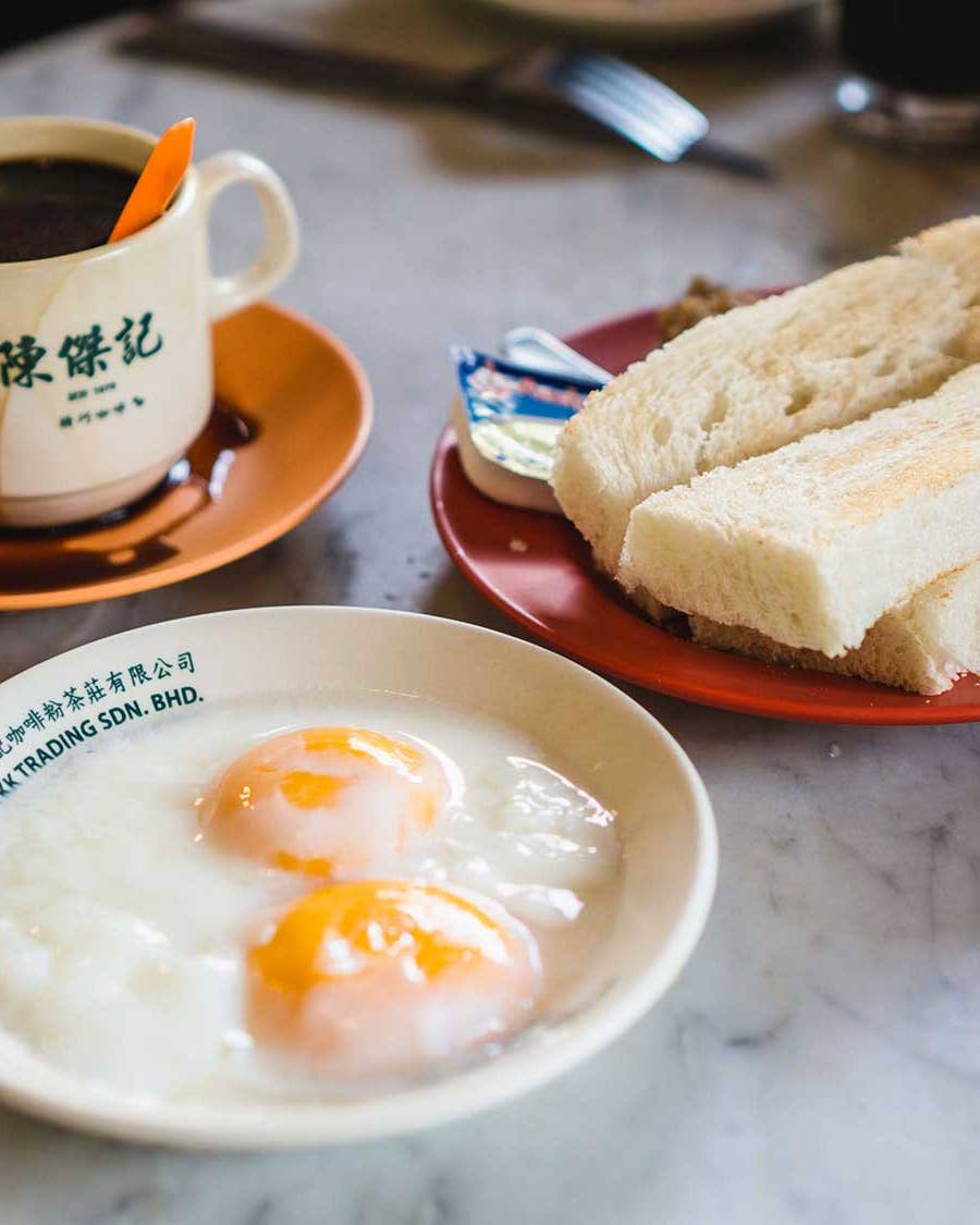 How Chinese-Influenced Coffee Shops Became the Go-To Breakfast Spots of Malaysia