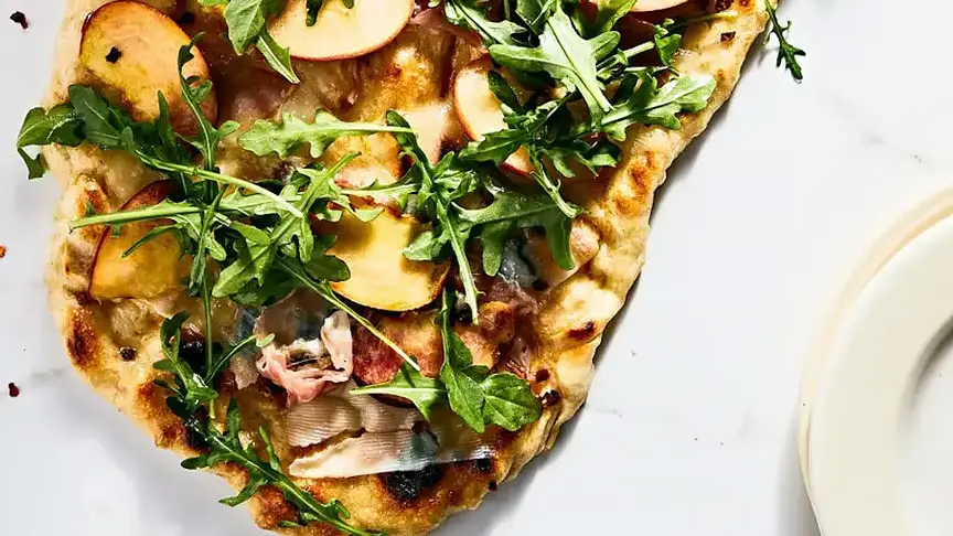 Grilled Pizza with Peaches, Prosciutto, and Arugula-image
