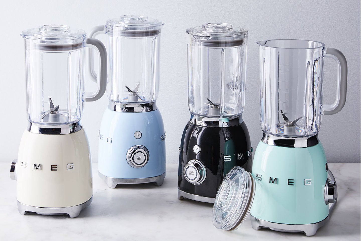 https://www.saveur.com/uploads/2019/08/11/best-blenders-smeg-saveur.jpg?auto=webp