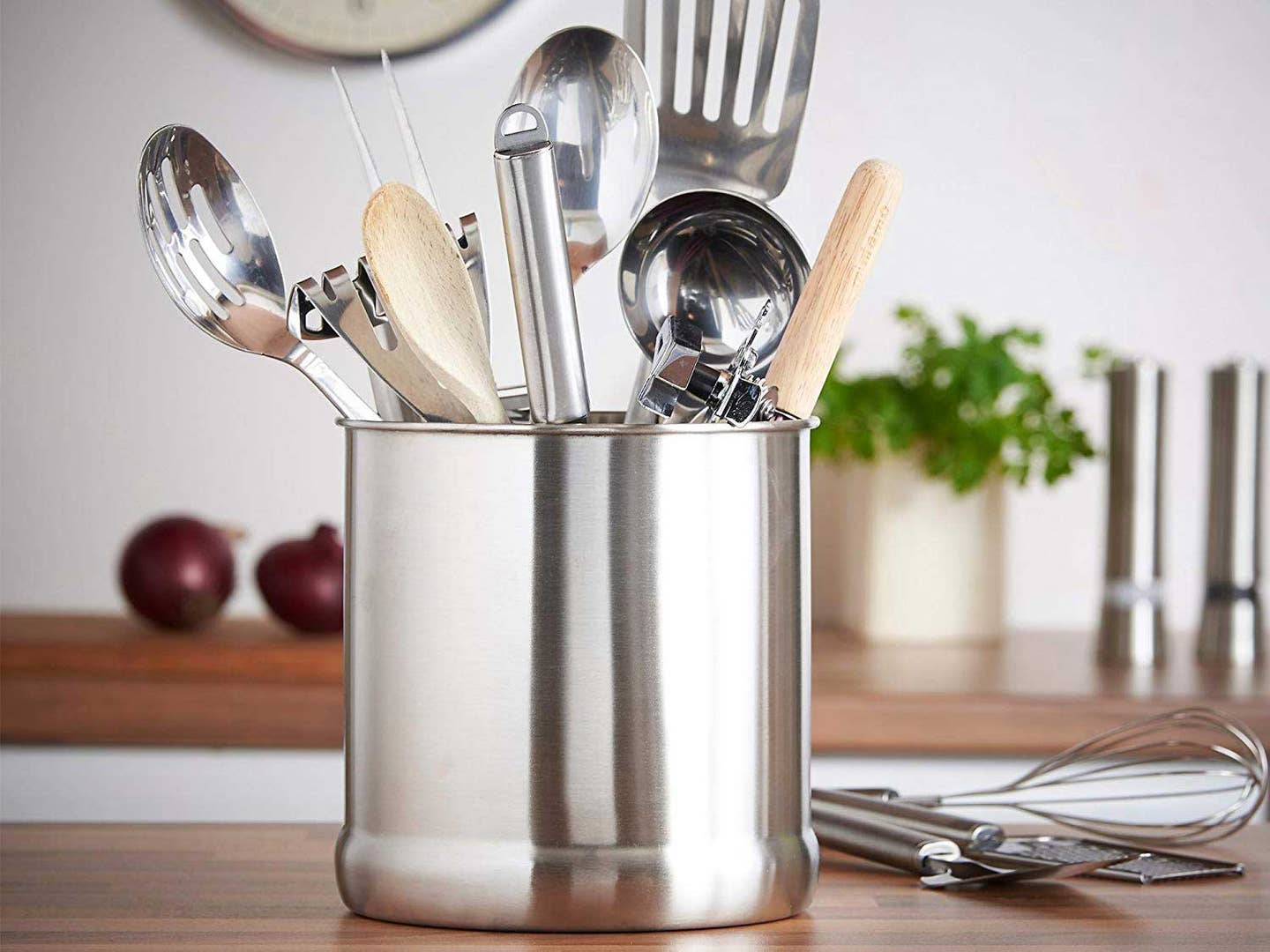 A Utensil Holder for All Kitchens