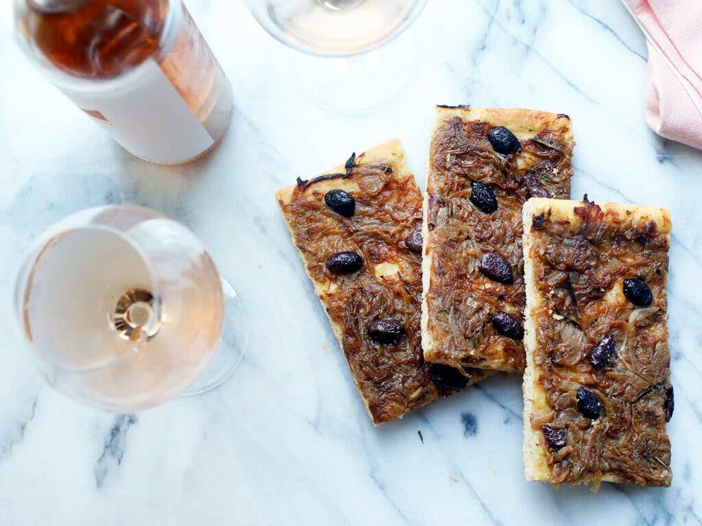 Pissaladière with rosé.